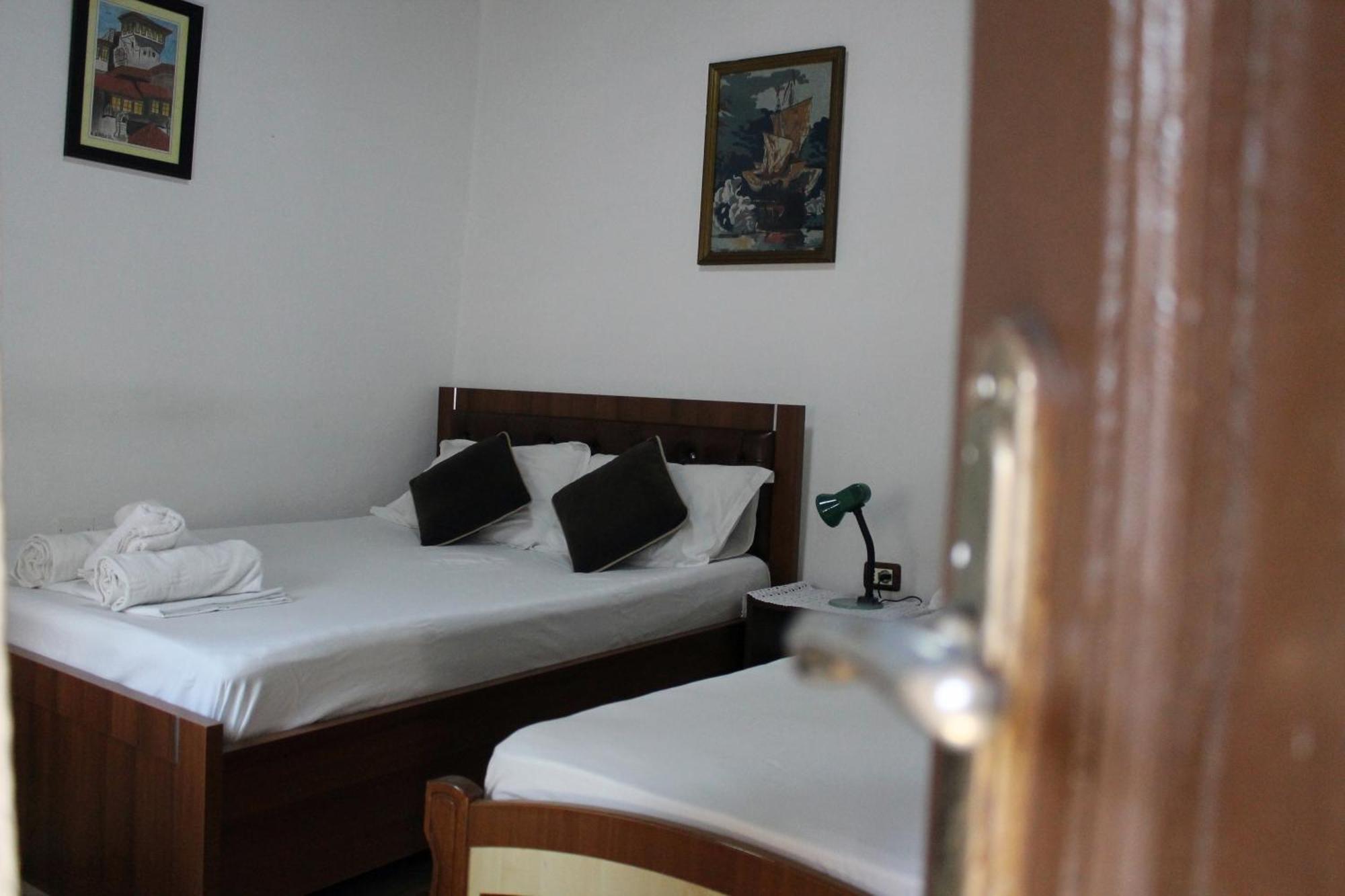 Tomor Shehu Guest House Berat Esterno foto