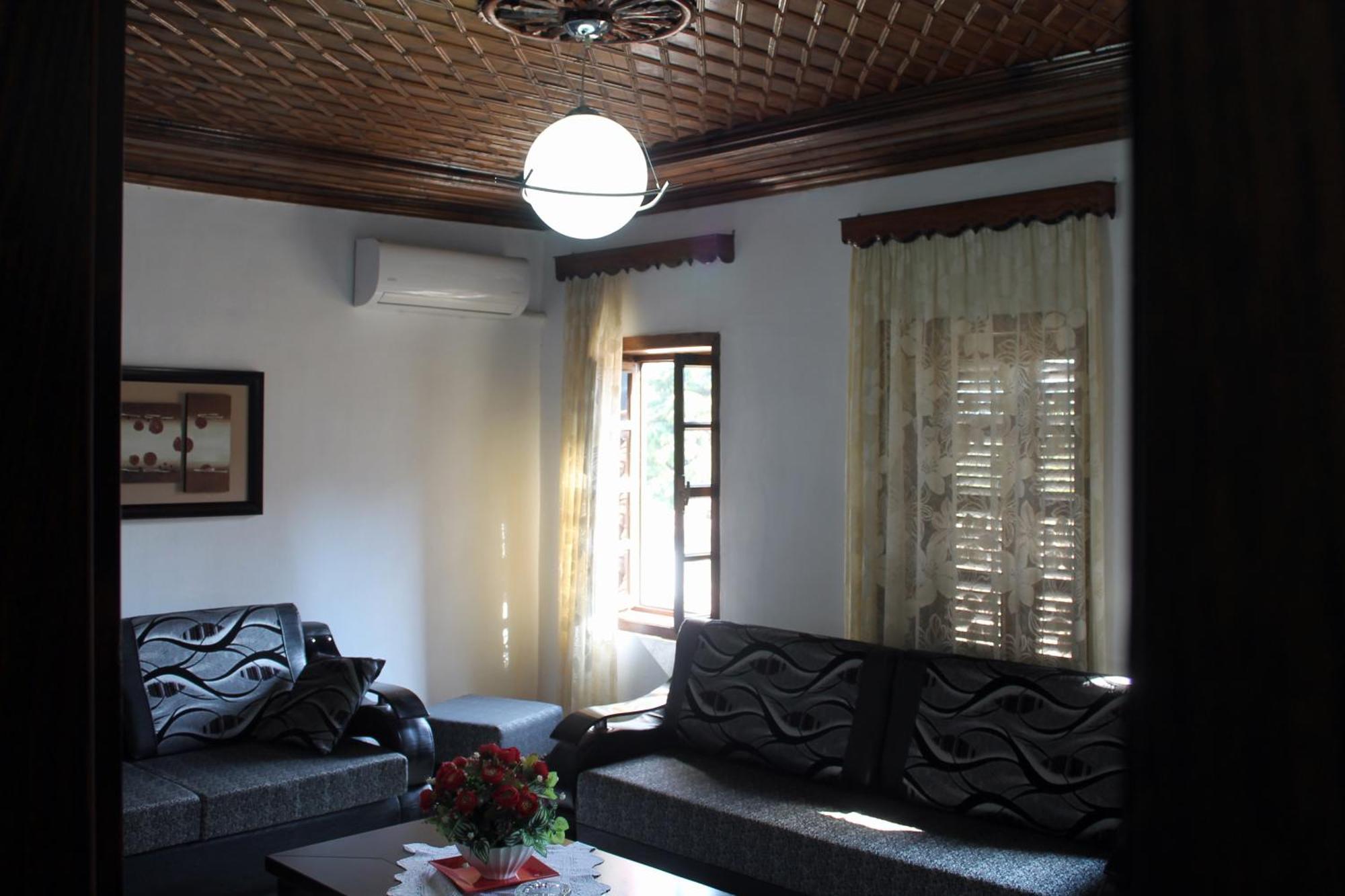Tomor Shehu Guest House Berat Esterno foto