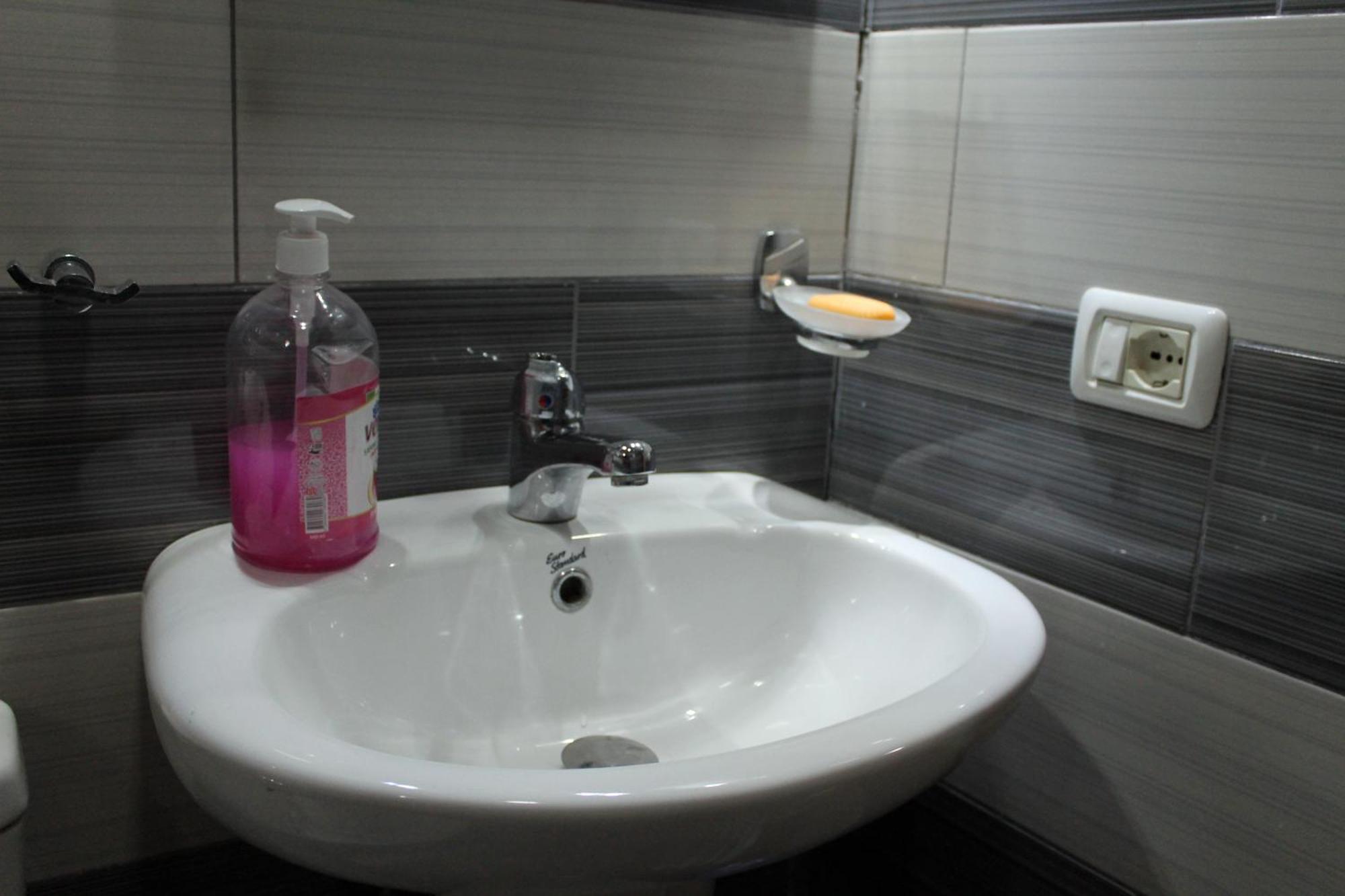 Tomor Shehu Guest House Berat Esterno foto