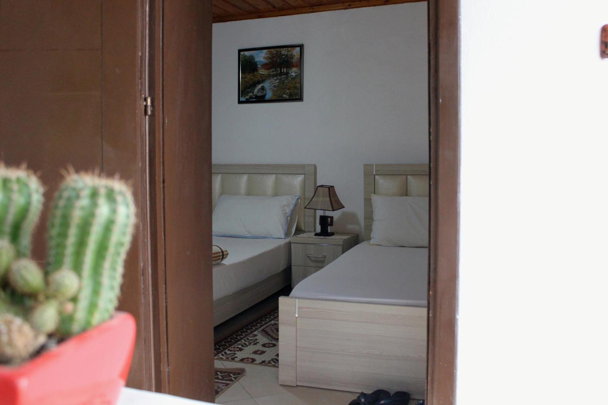 Tomor Shehu Guest House Berat Esterno foto