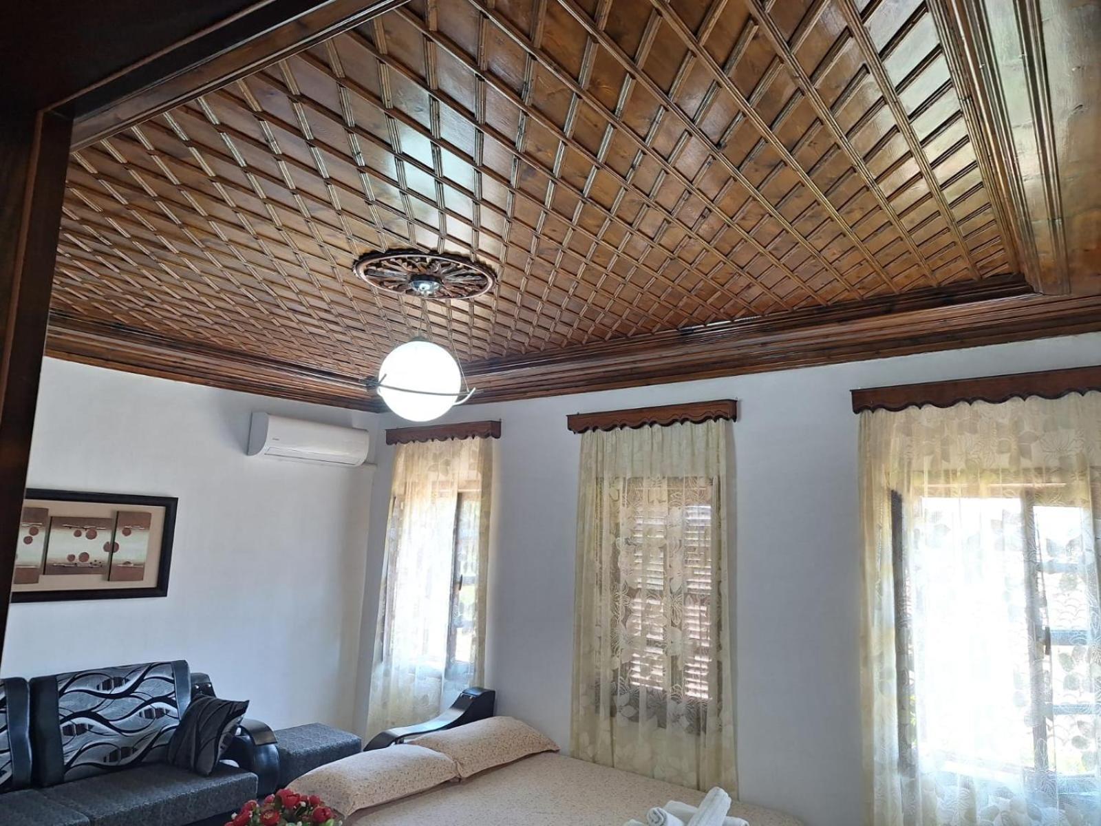 Tomor Shehu Guest House Berat Esterno foto