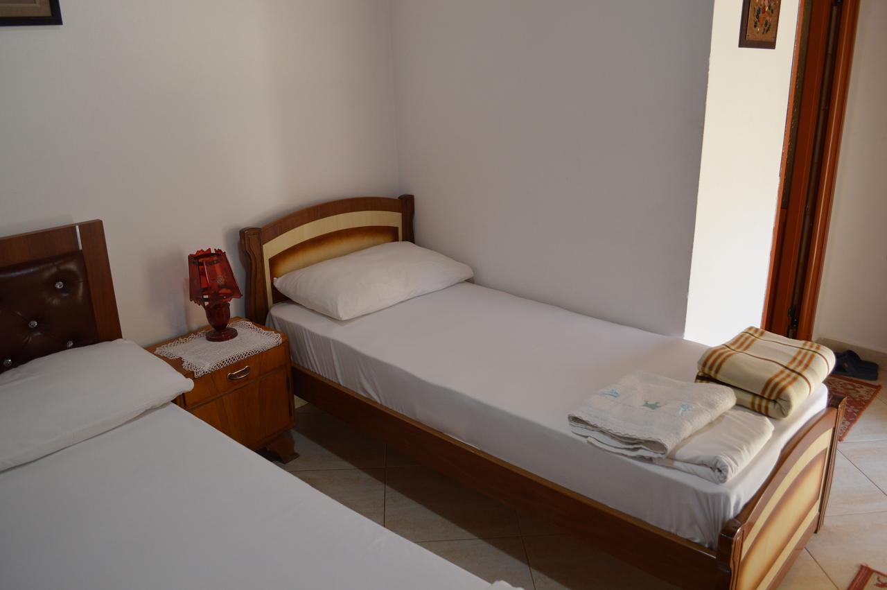 Tomor Shehu Guest House Berat Esterno foto