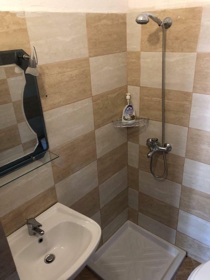 Tomor Shehu Guest House Berat Esterno foto