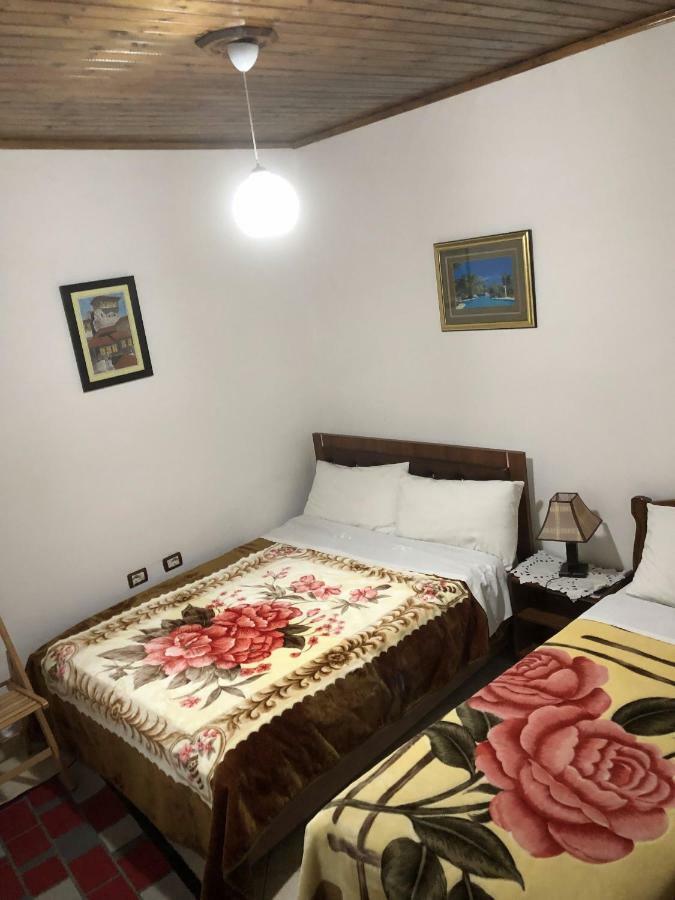 Tomor Shehu Guest House Berat Esterno foto