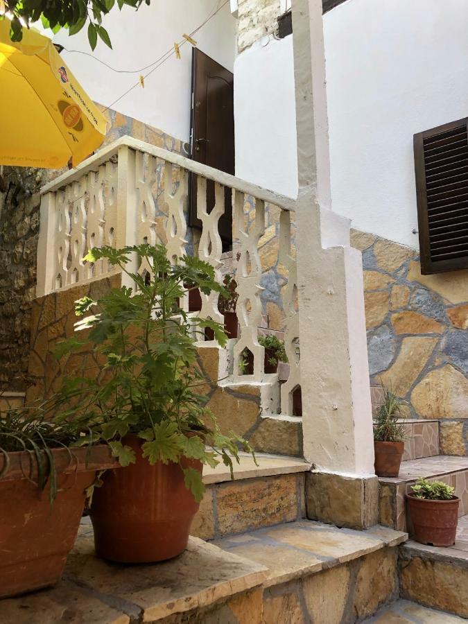 Tomor Shehu Guest House Berat Esterno foto