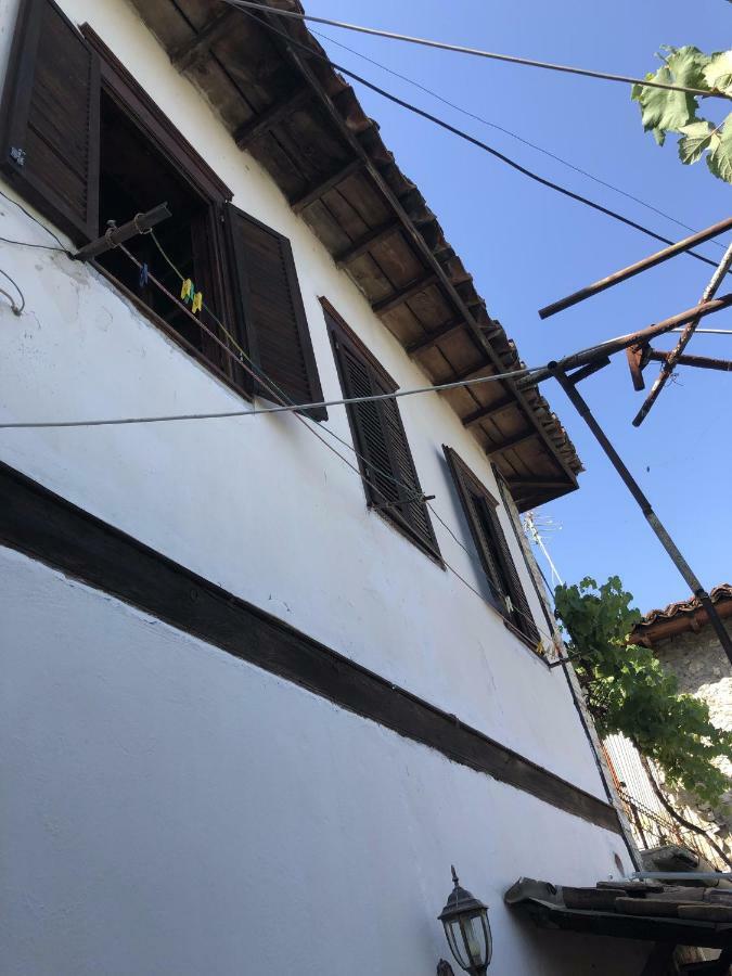Tomor Shehu Guest House Berat Esterno foto