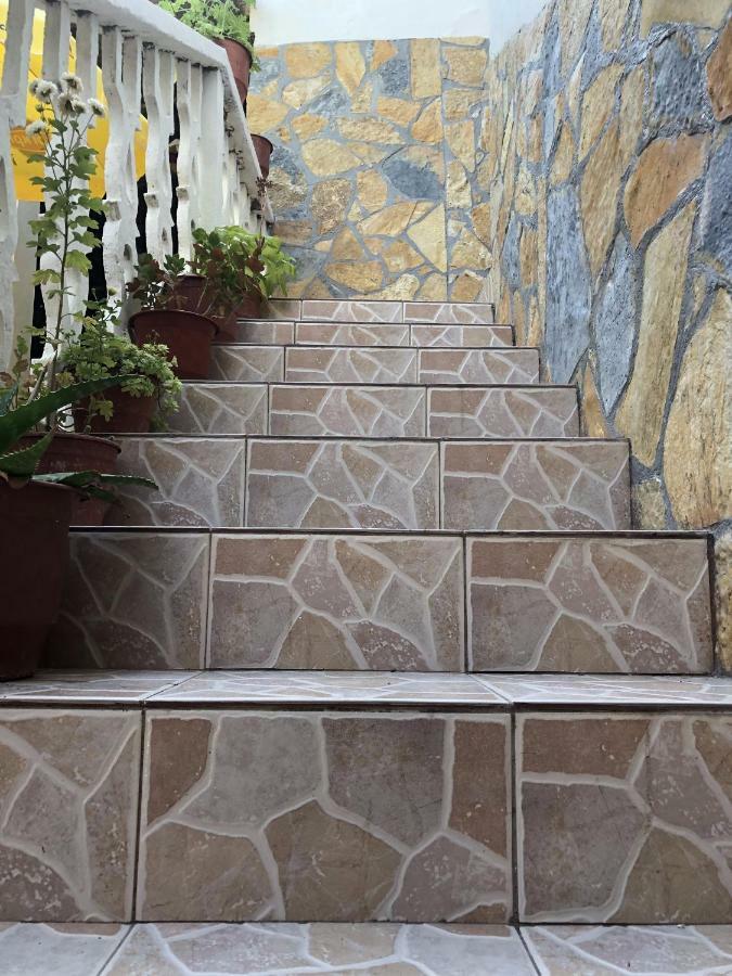 Tomor Shehu Guest House Berat Esterno foto
