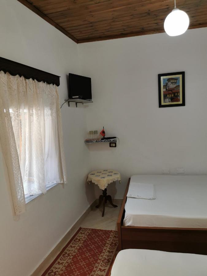 Tomor Shehu Guest House Berat Esterno foto