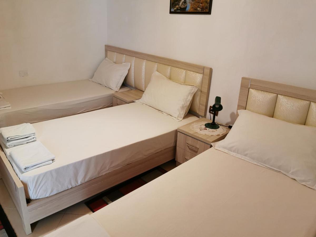 Tomor Shehu Guest House Berat Esterno foto
